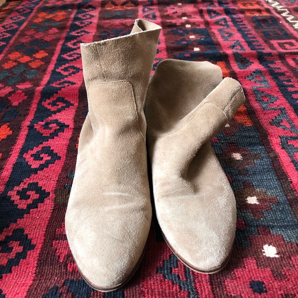 Lane soft suede boot by Dr. Scholls, size 7 taupe
